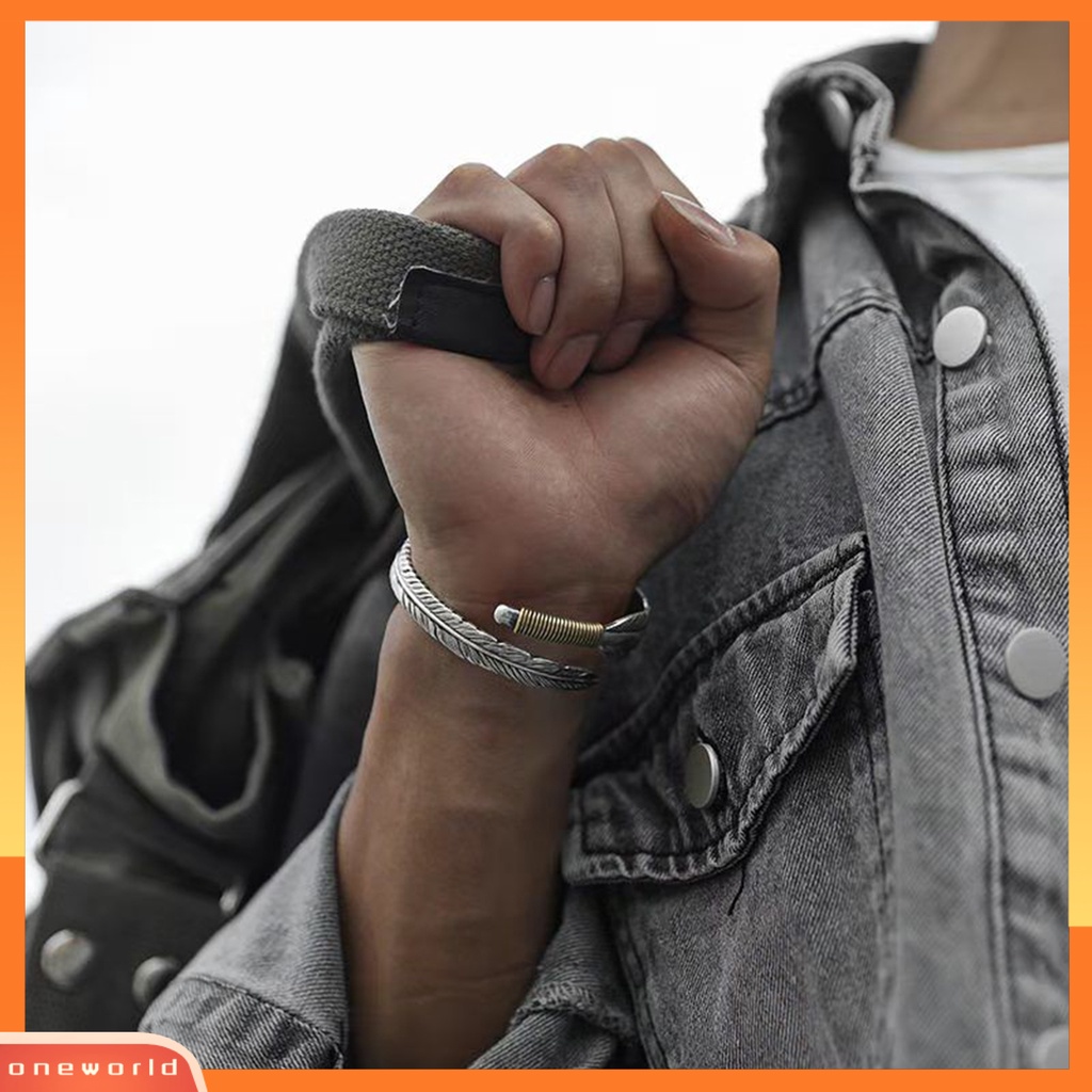 [ONE] Pembukaan Yang Dapat Disesuaikan Didesain Gelang Warna Perak Bulu Tidak Teratur Bangle Pria Gaya Retro Paduan Perhiasan Hadiah