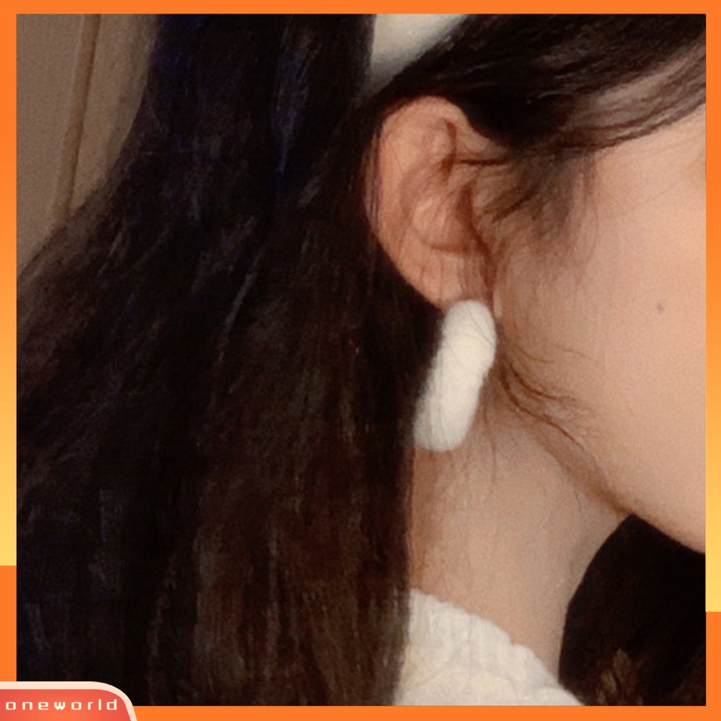 [WOD] 1pasang Anting Hoop Mewah Geometris Berbentuk C Temperamen Lingkaran Besar Hias Hadiah Wanita Gadis Anting Bulat Pesona Perhiasan Untuk Musim Gugur Dingin