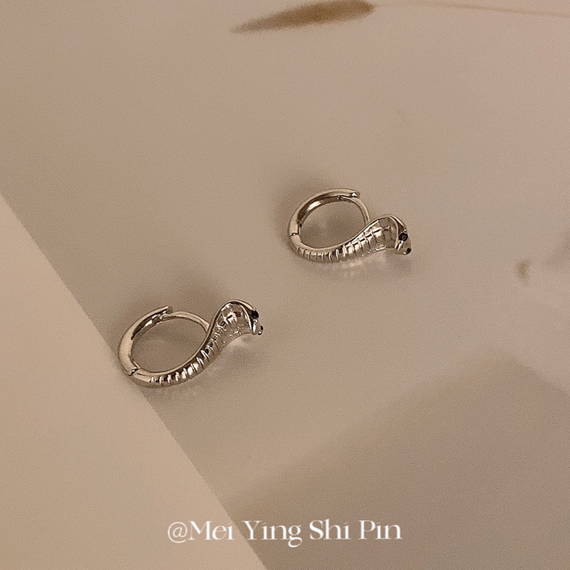 1pc Anting Klip Ular Bahan Alloy Fashion Untuk Wanita