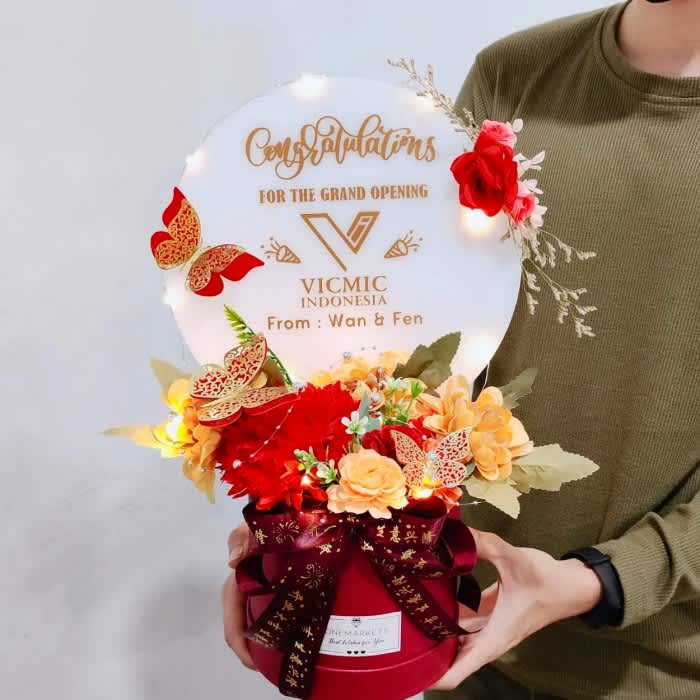 

Kado Grand Opening - Acrylic Papan Bunga Pembukaan Toko Luckycat 01