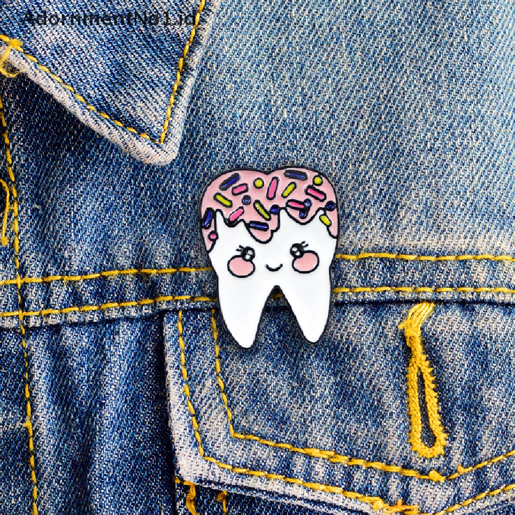 [AdornmentNo1] Lucu Kartun Gigi Malu Enamel Bros Pin Manis Indah Tetesan Minyak Bros Kerah Lencana Menyusui Perhiasan Hadiah Aksesoris [ID]