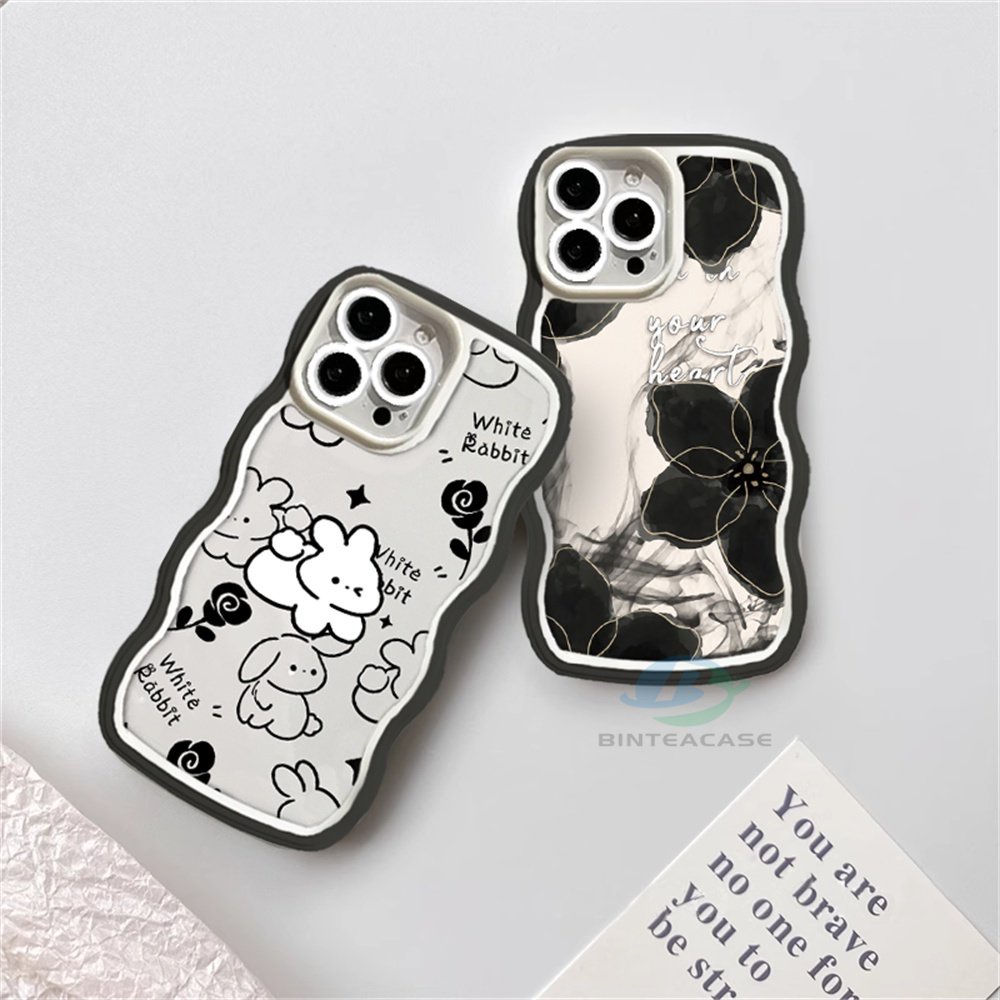 IPHONE Casing Untuk Iphone14 14 Pro MAX IPhone13 Pro MAX 11PRO 11PRO Max12 12Pro MAX XR XS Max6 6S 7 8 Plus SE 2020 Kelinci Dan Bunga Hitam Tepi Melengkung TPU Phone Case Binteacase