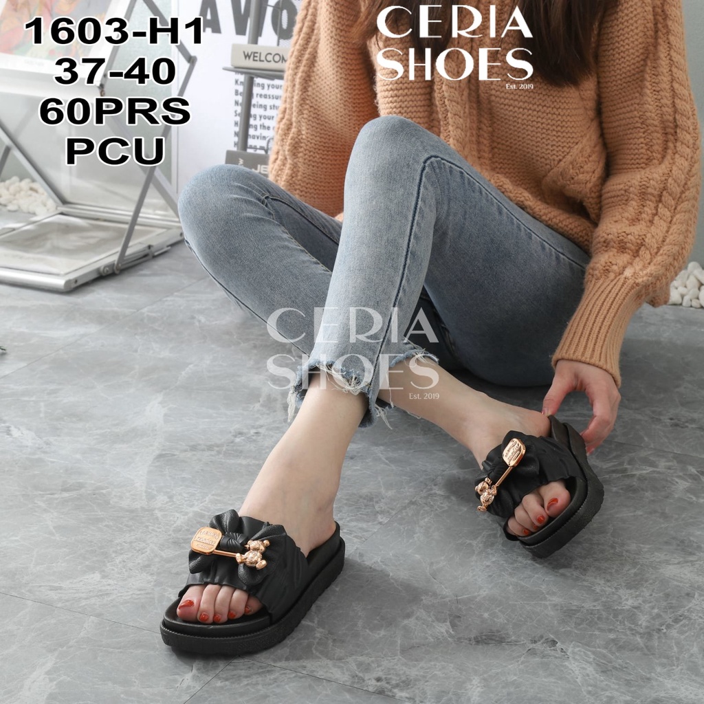 Sandal Wedges Wanita Import Bahan Karet Tebal Hak Tinggi Motif Accesoris Golden Bear W4