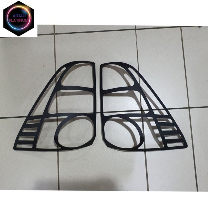 Garnish lampu hitam lampu belakang Rush/Terios lama 2008-2011. Variasi Mobil