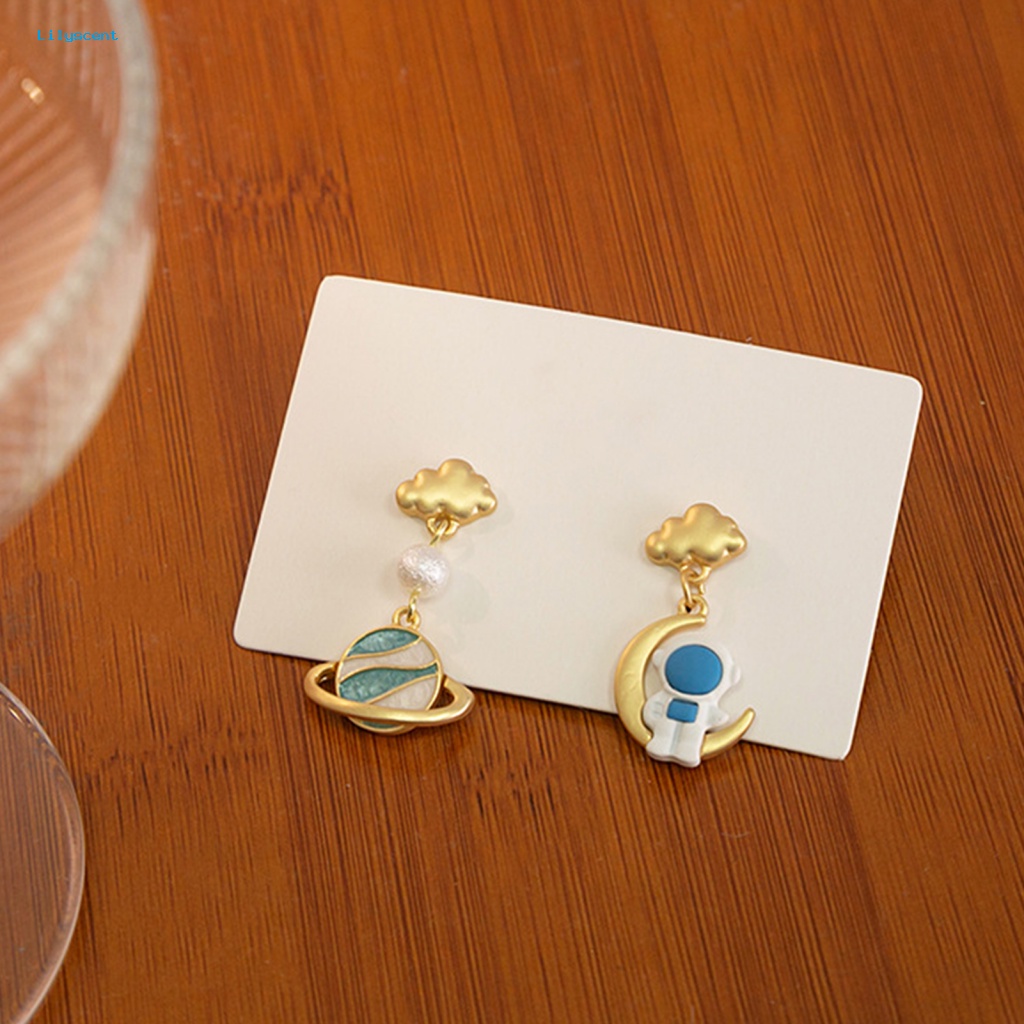 Lilyscent 1pasang Anting Liontin Sederhana Untuk Pacaran Indah Spaceman Planet Moon Pendant Stud Earrings Tiga Dimensi