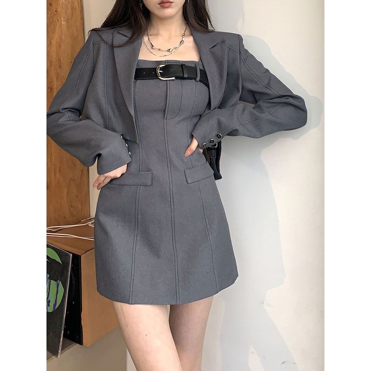 Red Musim Semi 2023 Baru Kasual Kecil Jas Wanita High-End Rasa Kecil Suspender Rok Manis dan Pedas Dua setelan Jas