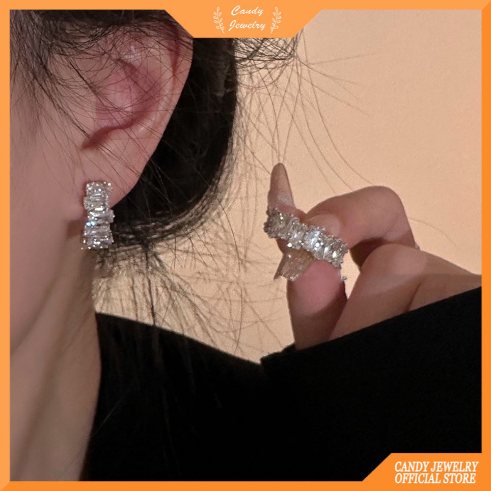 Versi Korea Fashion Niche Desain Multi-reflective Anting C-shaped Earrings Temperamen Fashion All-match Rusak Perhiasan Telinga Perak Perhiasan Permen