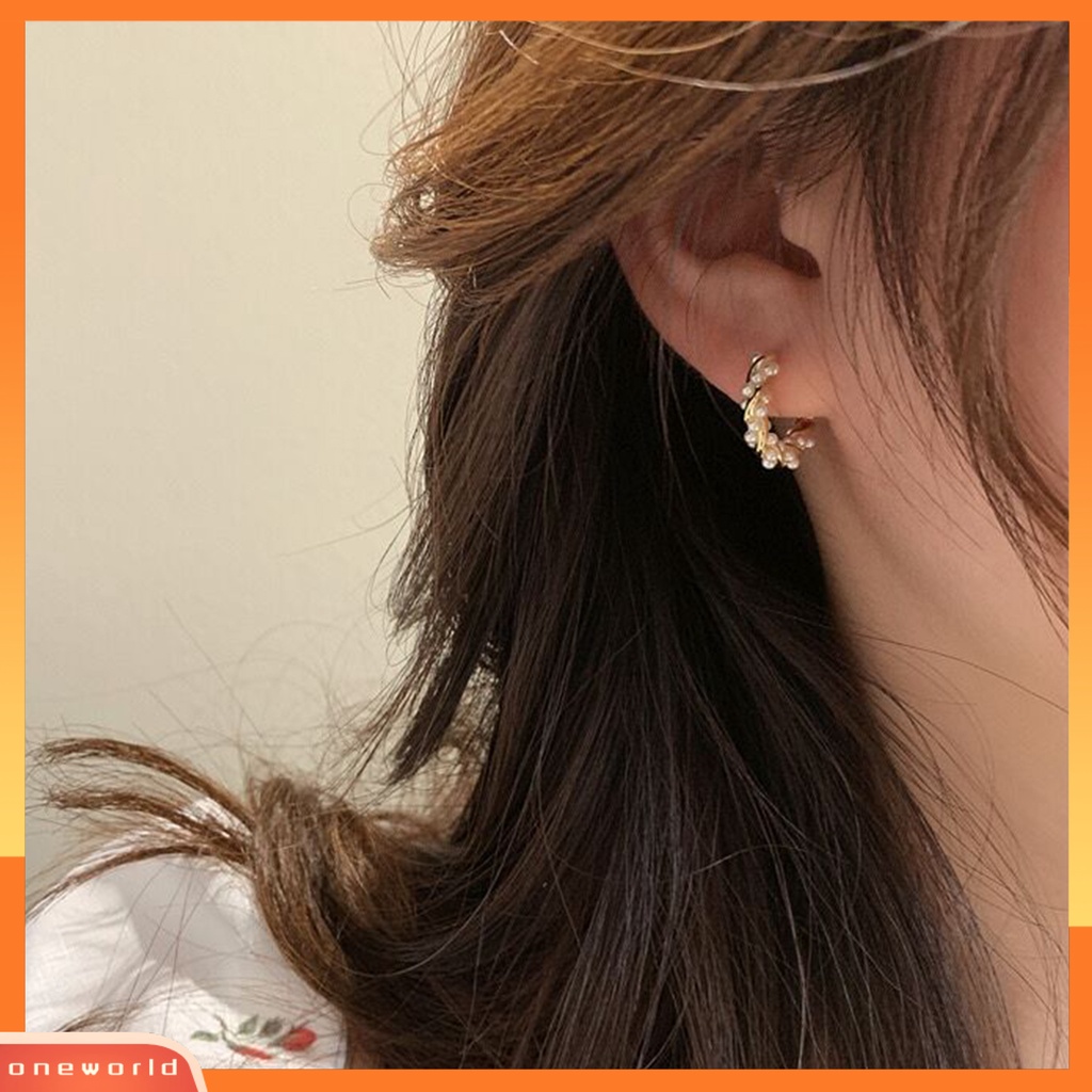 [EONE] 1pasang Anting Hoop Cahaya Mewah Temperamen Mutiara Imitasi Minimalis Geometris Hias Hadiah Wanita Anting Lingkaran Perhiasan Pesta Aksesori Busana