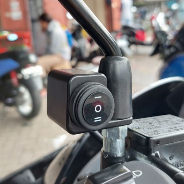 SAKLAR LAMPU MOTOR ON OFF ON 3 FUNGSI ALMUNIUM ANTI AIR NINE LUMINOS - kanan