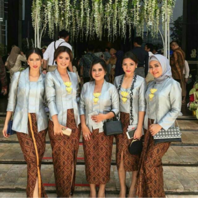 Kebaya saja ya..KUTUBARU beludru bludru murah BAHAN MELAR ADEM!!