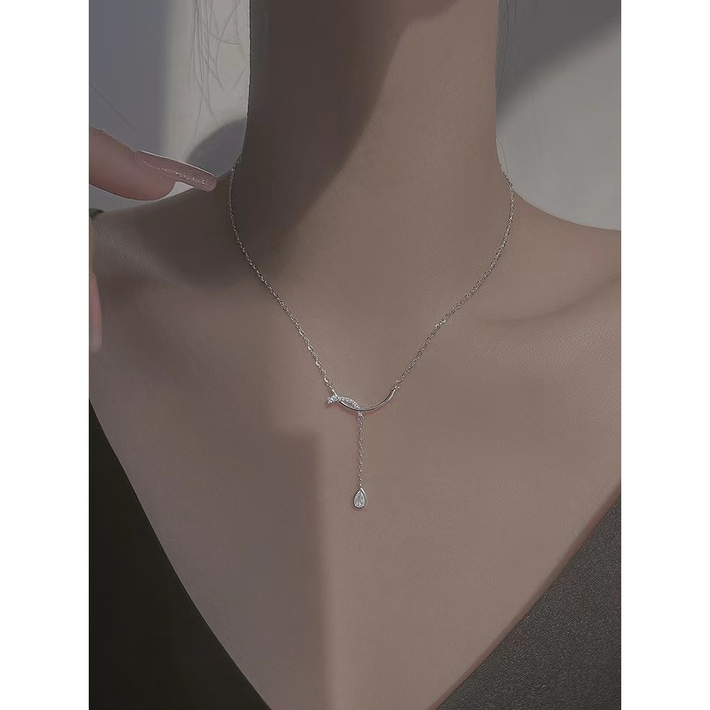 Classy Water Drop Kalung Perempuan Cahaya Mewah Niche Desain High-End Merasakan ins Mahasiswa Pacar Rumbai Cla