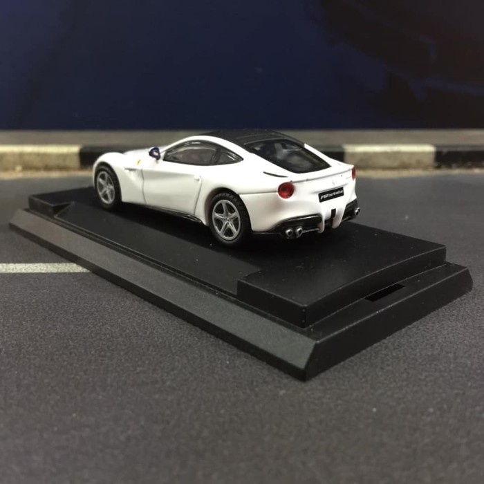 Kyosho Colourful Model Ferrari F12 Berlinetta Putih