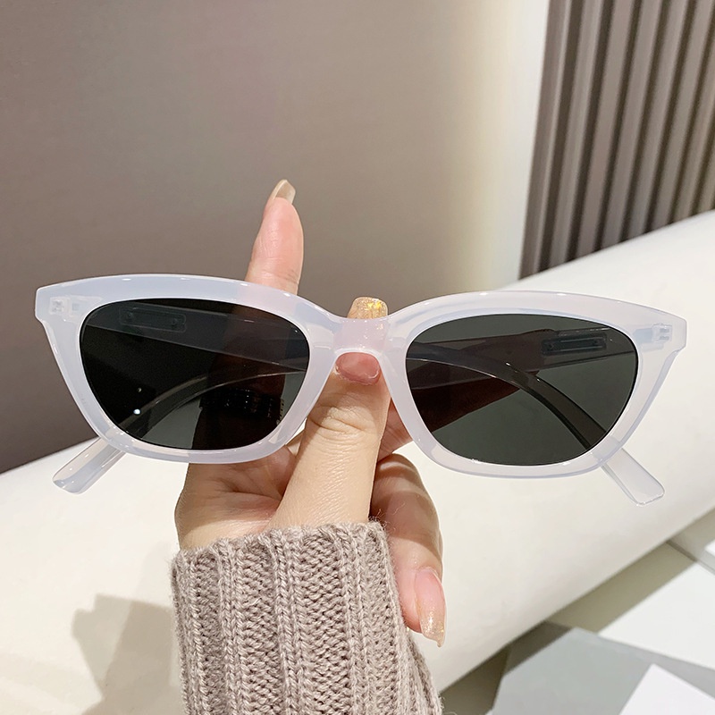 (YUZHU) Western Fashion Cat Eye Sunglasses Kacamata Hitam Untuk Pria Premium Sense Vintage Small Frame Sunshade Sunglasses Untuk Wanita