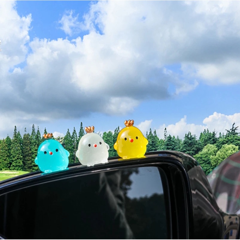 Baru Kreatif Mobil Ornamen Kecil Dekorasi Aksesoris Ornamen Mini Bercahaya Bebek Kecil Ayam Dengan Mahkota Siam Alien Kaktus Lucu Goyang Kepala Boneka Kartun Mobil Dekorasi