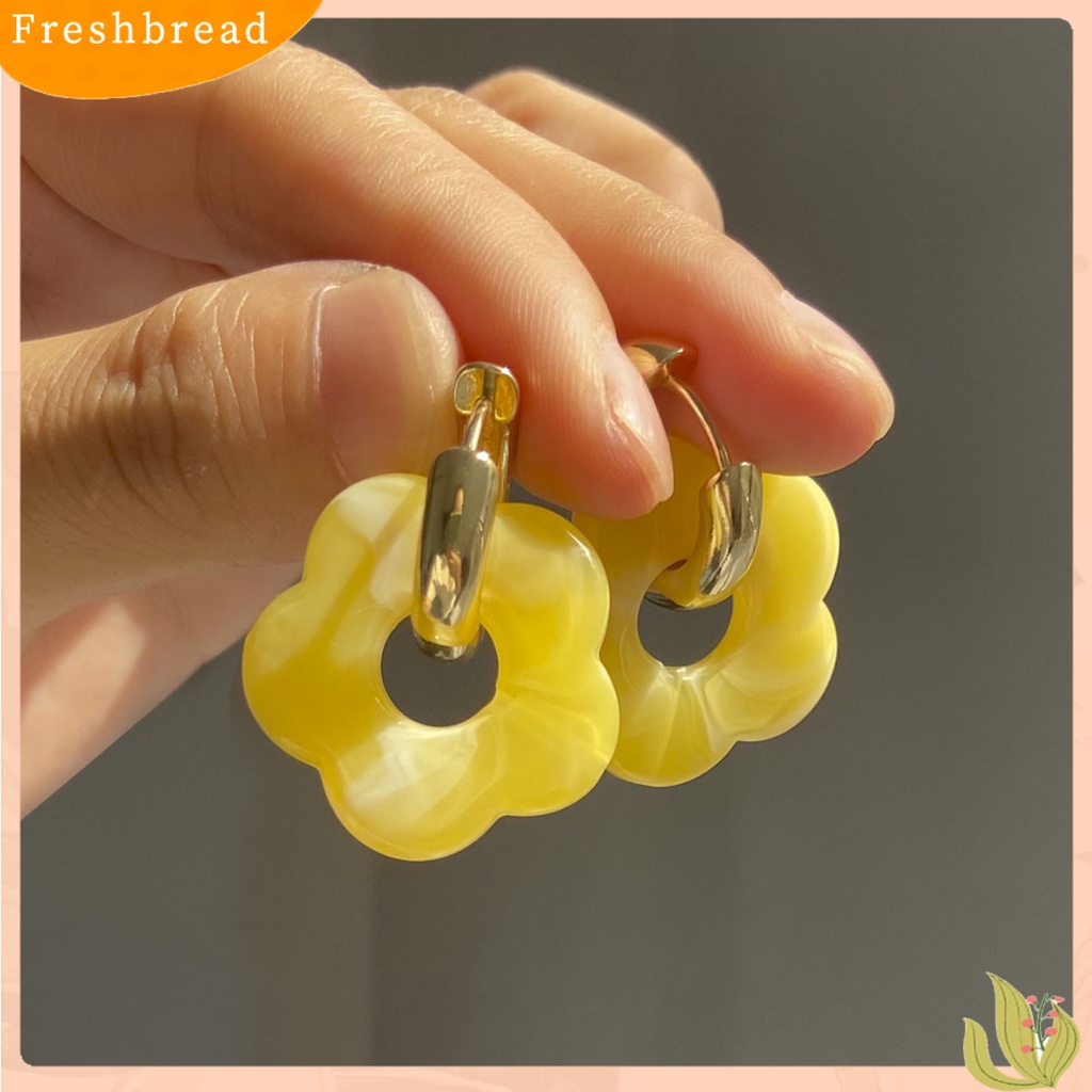 &lt; Freshbread &gt; 1pasang Anting Wanita Bentuk Bunga Resin Indah Halus Berongga Keluar Anting Perhiasan Aksesoris