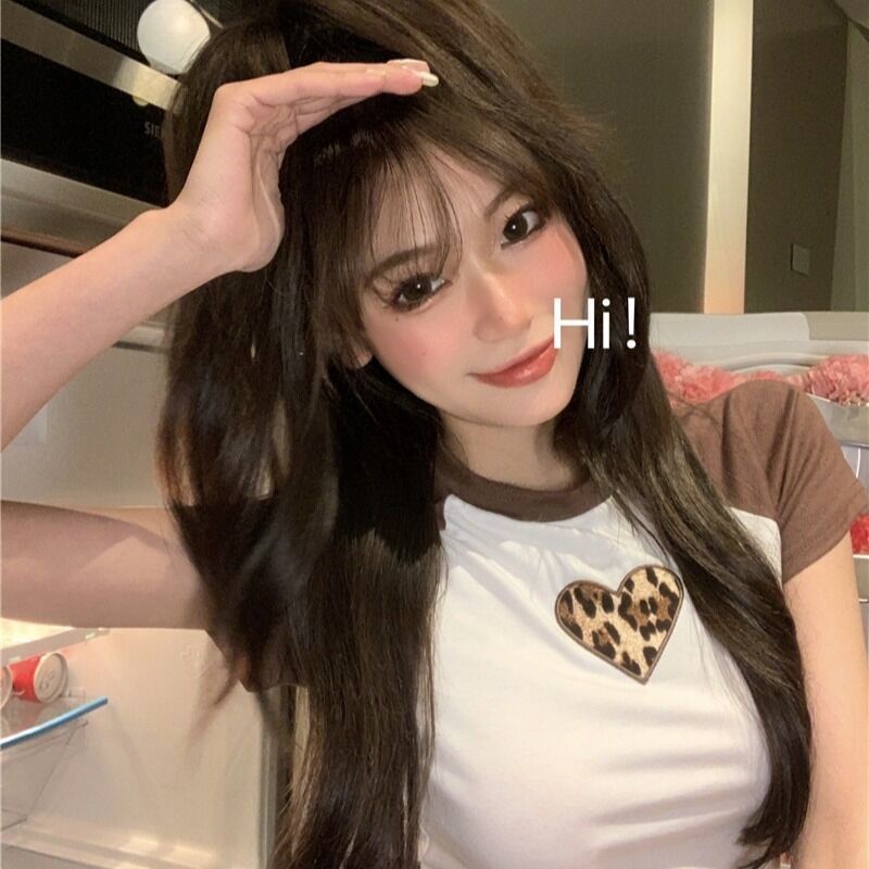 Red In Eropa dan Amerika susu manis hot gadis macan tutul cetak cinta jahitan hit warna lengan pendek T-shirt wanita rasa desain ketat pendek top musim panas