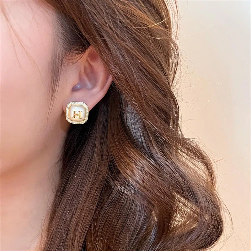 Anting Mutiara Huruf H Retro Anting Angin Dupa Kecil Anting Desain Niche Perempuan