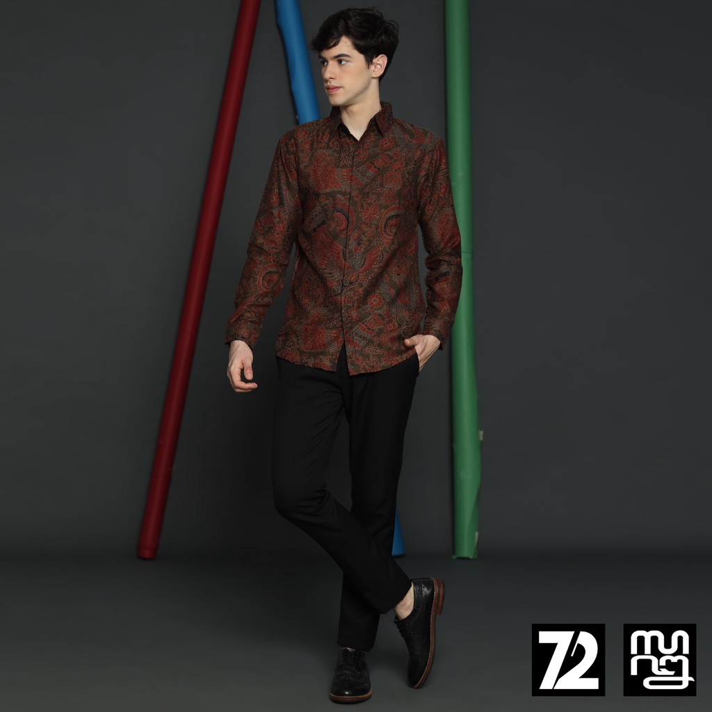 BATIK PRIA LENGAN PANJANG Kemeja Hem Slimfit Premium Motif Merak Warna Hijau Tua 723548 Cap 72 - Baju Kemeja Atasan Pakaian Setelan Batik Pria Cowok Laki Laki Remaja Keluarga Kantor Lengan Panjang Modern Slimfit Slim Fit Premium Kekinian