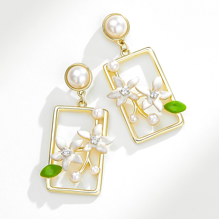 Anting Gardenia Mewah Ringan Menjuntai Ear Studs Perhiasan Fashion Untuk Wanita Perempuan