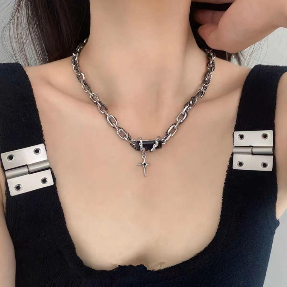 Lily Kalung Liontin Permata Hitam Desain Rasa Aesthetic Bermutu Tinggi Paduan Titanium Steel Perhiasan Necklace Untuk Wanita