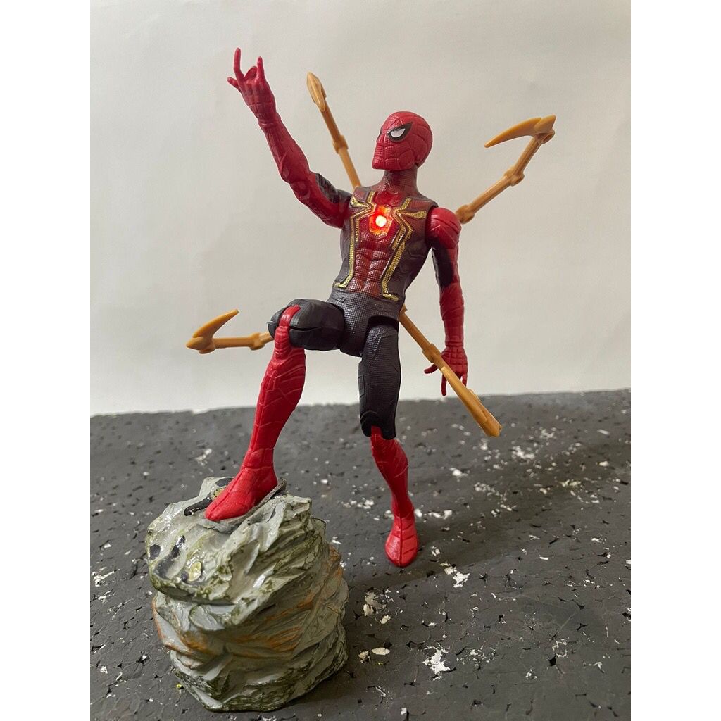 ACTION FIGURE THE AVANGERS - SPIDERMAN