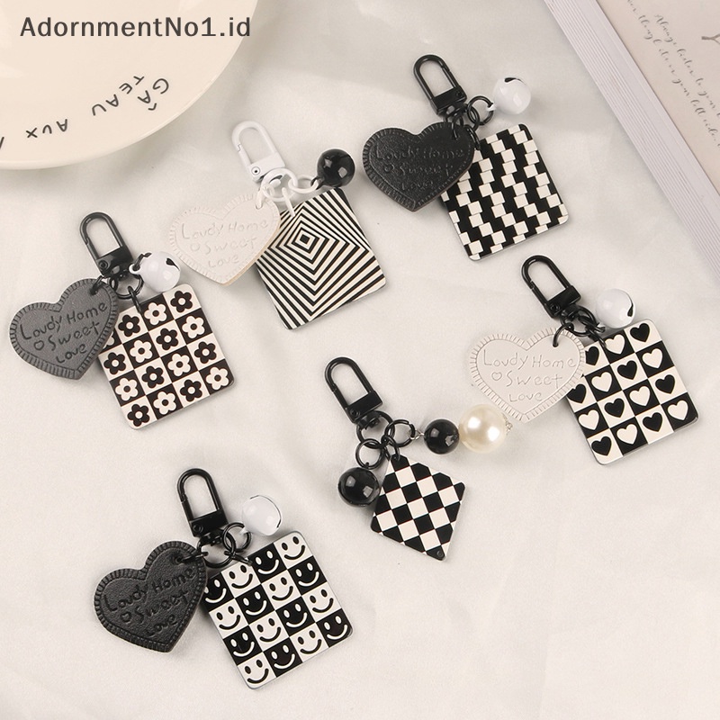 [AdornmentNo1] Gantungan kunci mobil bahan akrilik dengan Bell hitam putih kisi geometris bunga hati persegi Checkerboard Drop Keychain untuk perhiasan wanita