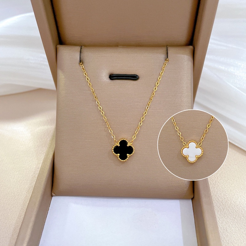 Kalung clover bolak balik hitam putih titanium anti karat harga grosir bisa cod