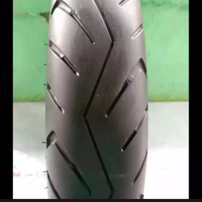 BAN BELAKANG VIXION STANDAR UK 120/70-17 TUBLES MEREK IRC