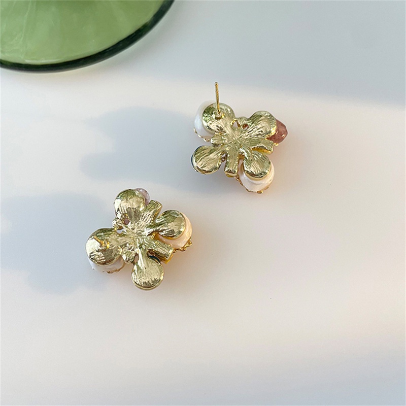 Anting Fashion Elegan Temperamen Bunga Mutiara Barok Retro Baru