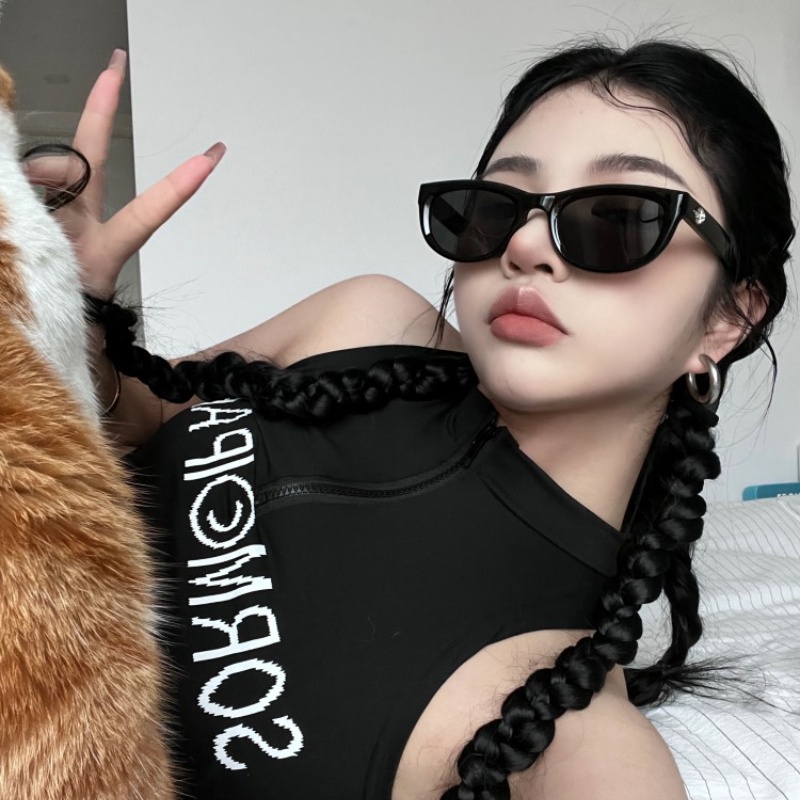 (YUZHU) Korea Fashion Bingkai Kecil Mata Kucing Kacamata Hitam Vintage Fashion Oval Frame Meter Spike Sunglasses