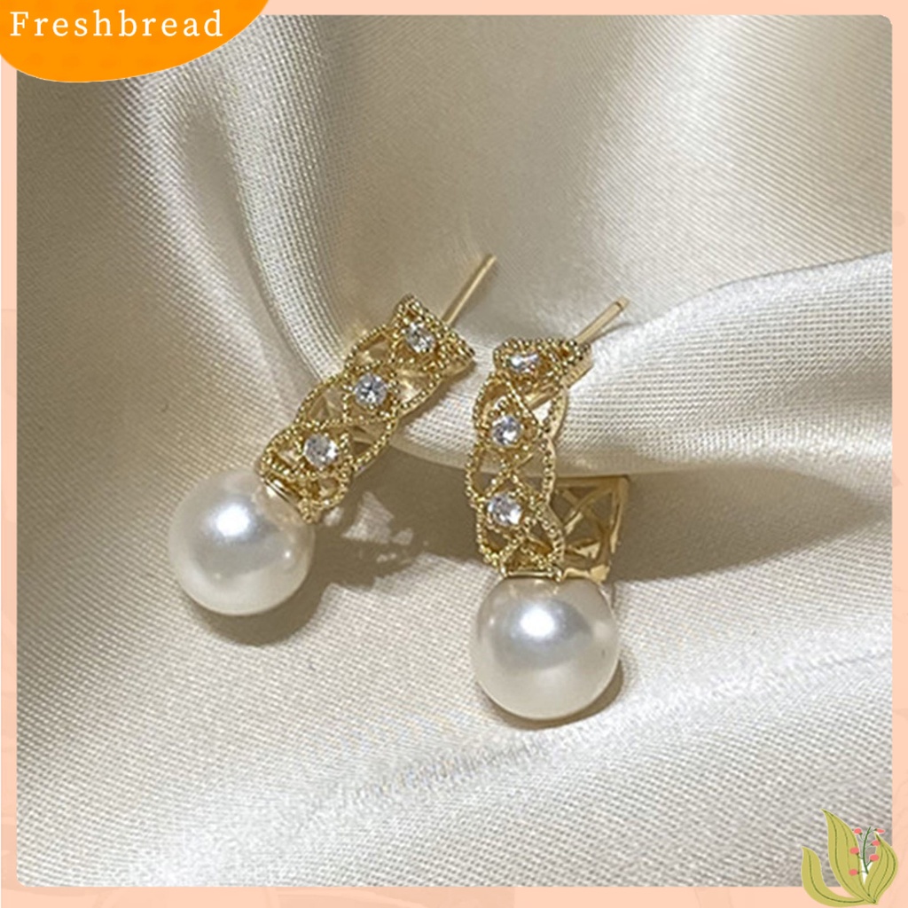 {In Stock} 1pasang Anting Hoop Bersinar Mutiara Imitasi Temperamen Geometris Elegan Hias Hadiah Wanita Berongga Keluar Lingkaran Anting Perhiasan Fashion Untuk Perjamuan