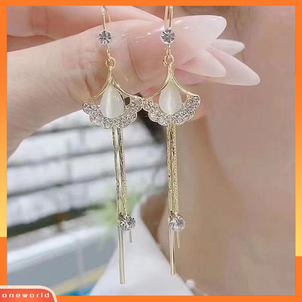 [EONE] 1pasang Anting Rumbai Rumbai Bentuk Daun Berlian Imitasi Hias Bersinar Lurus Gantung Dekorasi Hypoallergenic Liontin Geometris Tindik Drop Earrings Perhiasan Aksesoris