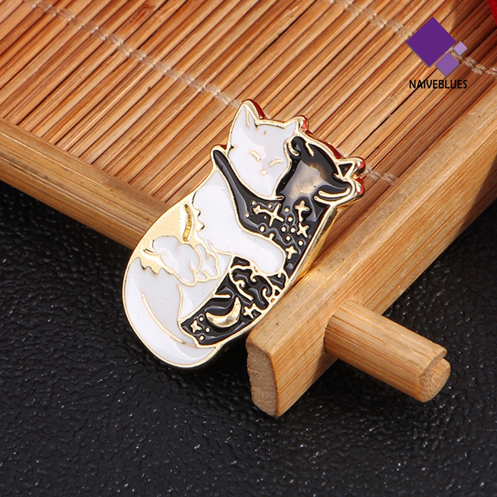 &lt; Naiveblues &gt; Bros Hitam Putih Hugging Cats Enamel Alloy Jaket Kerah Lencana Pin Untuk Pakaian