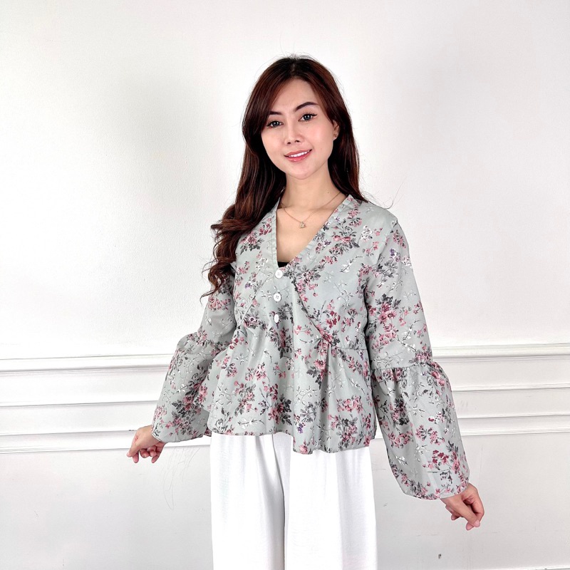 BEFAST - ZEC OOTD WANITA BLOUSE SENA / Birdella Three Button Blouse / Pakaian Wanita Casual / Blouse Motif Bunga-Bunga / Fashion Kekinian Remaja ABG Trendy / Blouse Leher V Lengan Panjang Terlaris