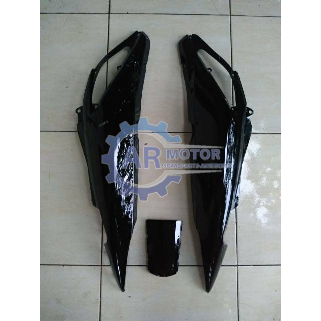 BODY BELAKANG KANAN KIRI SUPRA X 125 2006 -2010 HITAM