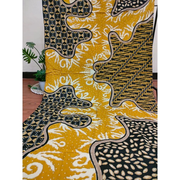 Kain Batik Kota Solo motif abstrak rumput laut kuning