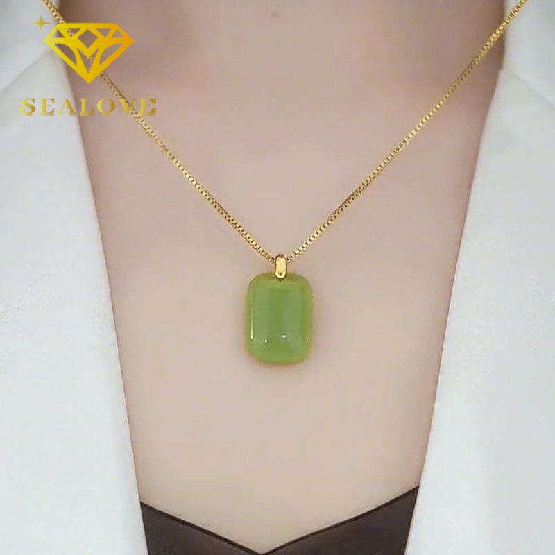 Kalung Titanium Wanita Giok Hetian Keberuntungan Emas 18K Anti Karat Elegan Simple Fashion Aksesoris Perhiasan