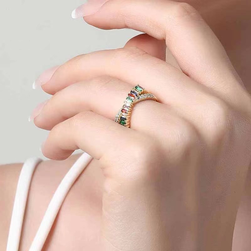 Cahaya Mewah High-End Warna-Warni Zirkon Cincin Silang Perempuan Unik All-Match Gaya Eropa Amerika Terbuka Indeks Fing