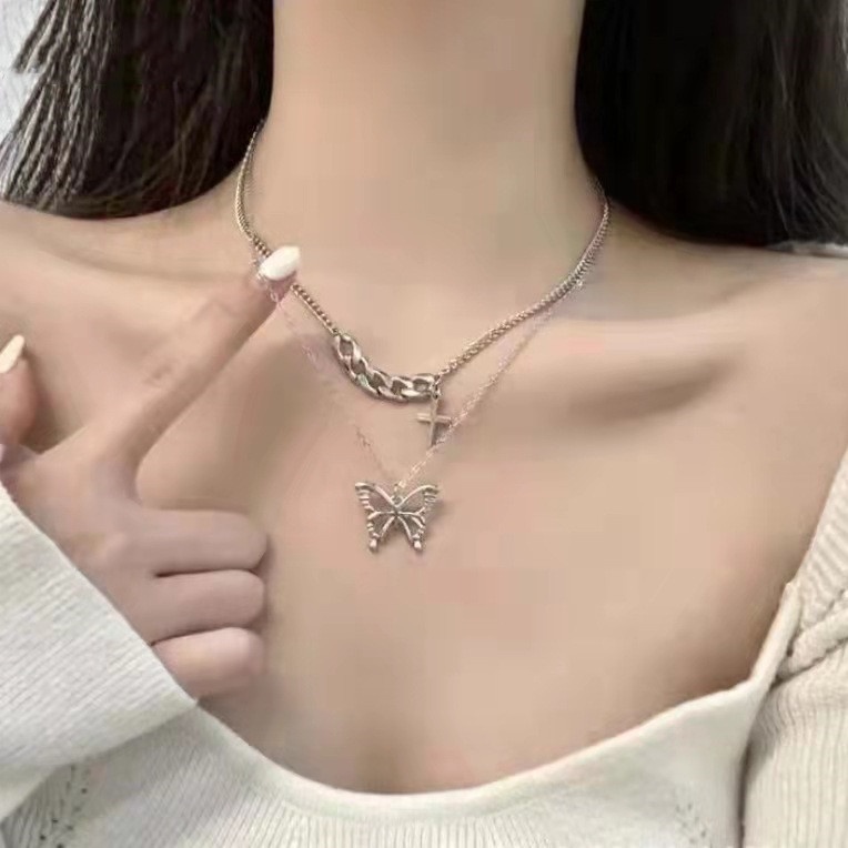 Kalung Double Layer Perempuan Gaya Baru Desain Niche Salib Kupu-Kupu Rantai Klavikula ins Hip Hop Keren