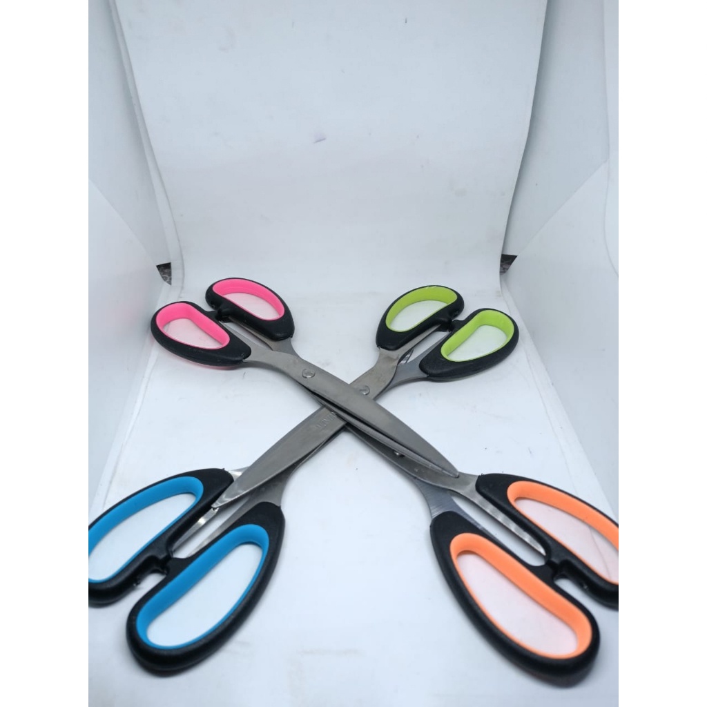

GUNTING BESI BESAR 1 LEMBARAN WARNA WARNI MEREK MONTANA 580 1 LEMBAR ISI 12 PCS