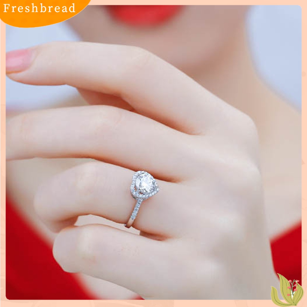 &lt; Freshbread &gt; Cincin Tunangan Berlian Imitasi Zirkon Imitasi Bertatahkan Elektroplating Geometris Mengkilap Dekorasi Perhiasan Cinta Berbentuk Hati Tembaga Wanita Jari Cincin Aksesori Pernikahan