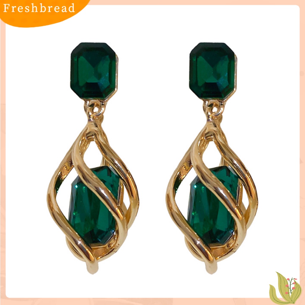 &lt; Freshbread &gt; 1pasang Anting Stud Berbentuk Persegi Berlian Imitasi Gaya Vintage Liontin Berongga Hiasan Telinga Tahan Luntur Fashion Faux Emerald Crystal Menjuntai Earrings Untuk Pesta