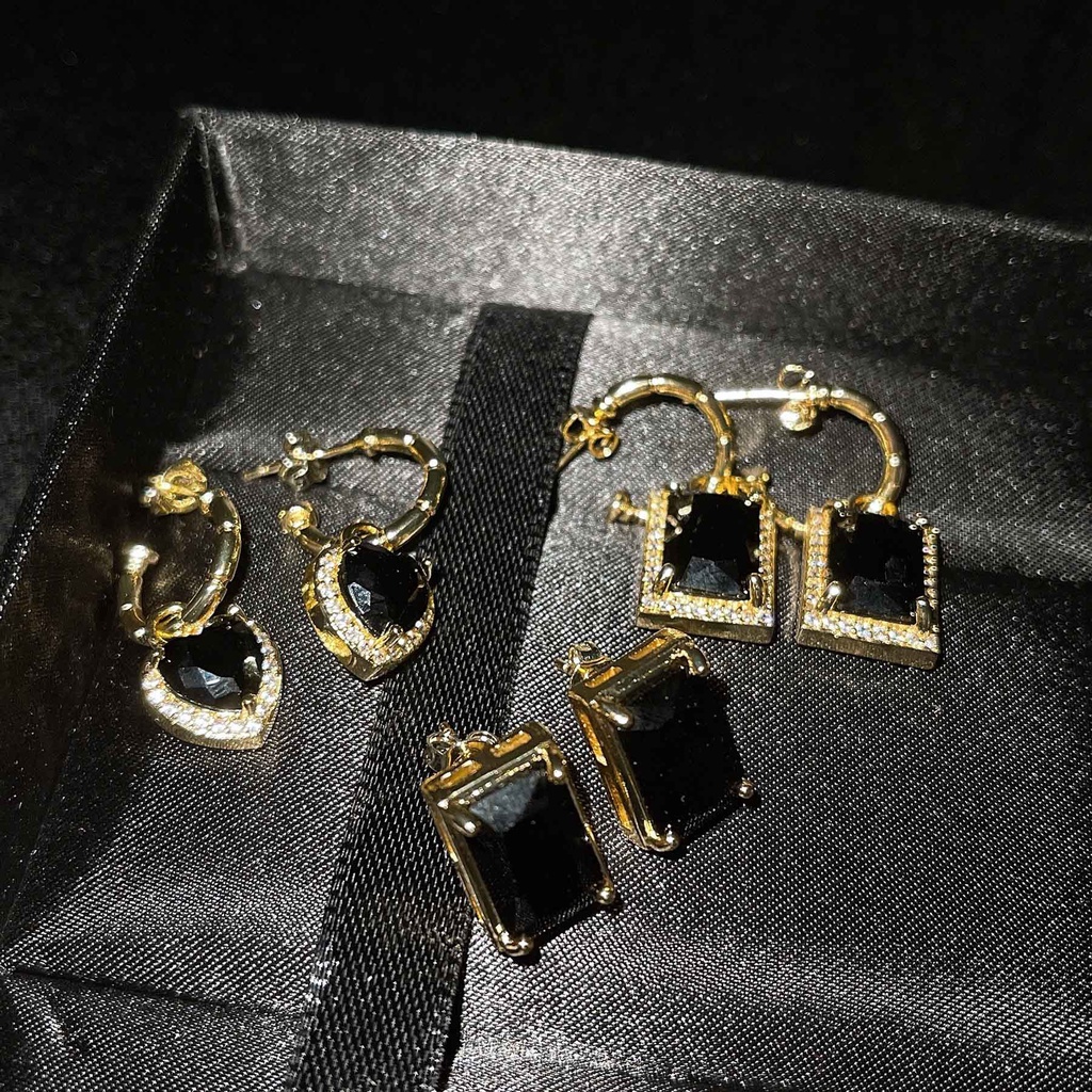 Goldkingdom Aksesoris Perhiasan Fashion Ready Stock Desain Mewah Ringan Segi Berlian-set Batu Permata Hitam Anting Cinta Anting Pejantan Berlapis Emas