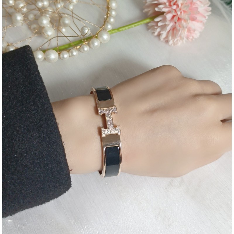 Gelang Titanium Steel Tren Fashion Bertabur Berlian Berkualitas Tinggi Gaya Baru Huruf Anti Karat Penuh Berlian Gelang Bracelet