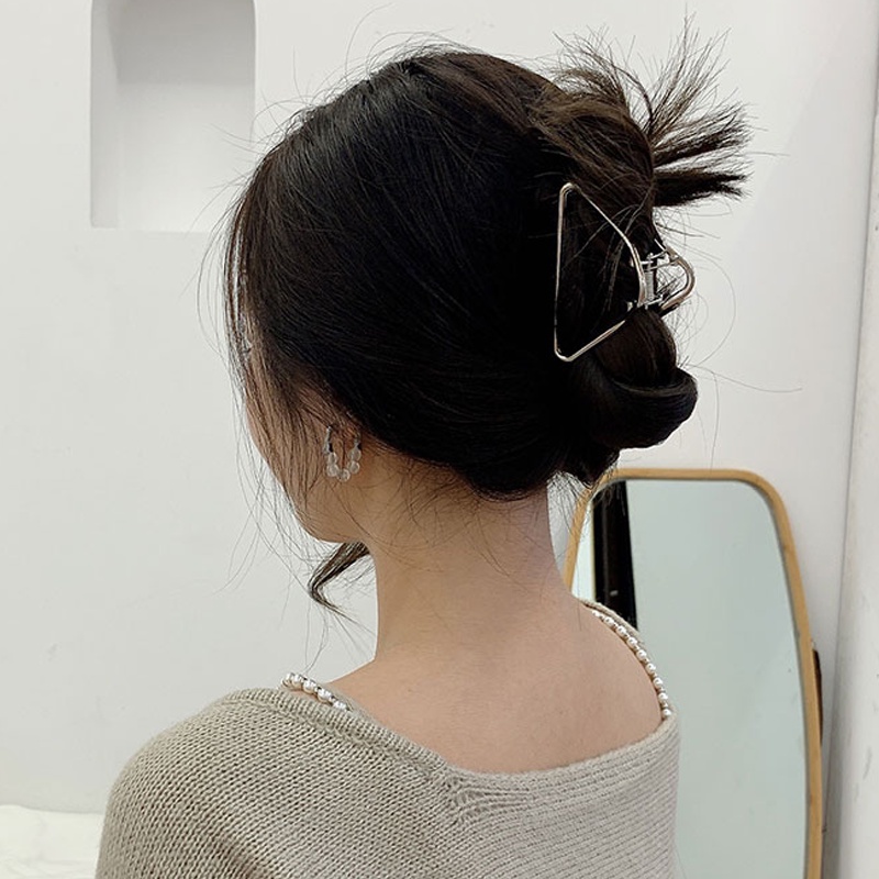 Papaozhu Trendi Perak Logam Segitiga Rambut Cakar Klip Untuk Wanita Perempuan Sederhana Berongga Geometris Rambut Bun Maker Temperamen Ponytail Holder