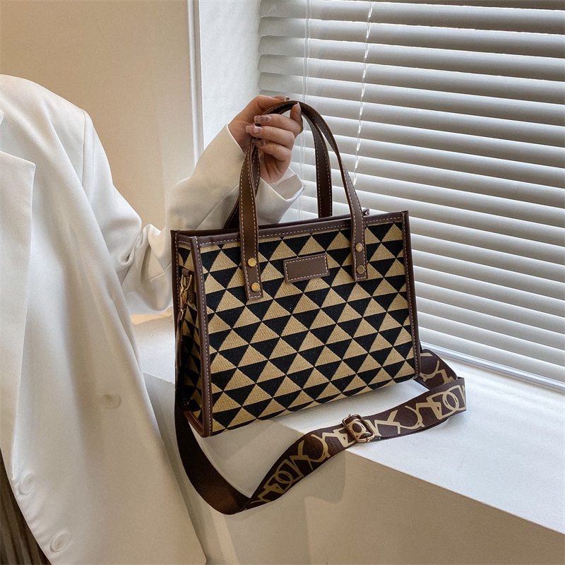 HBS 214 Tas Selempang Wanita Fashion