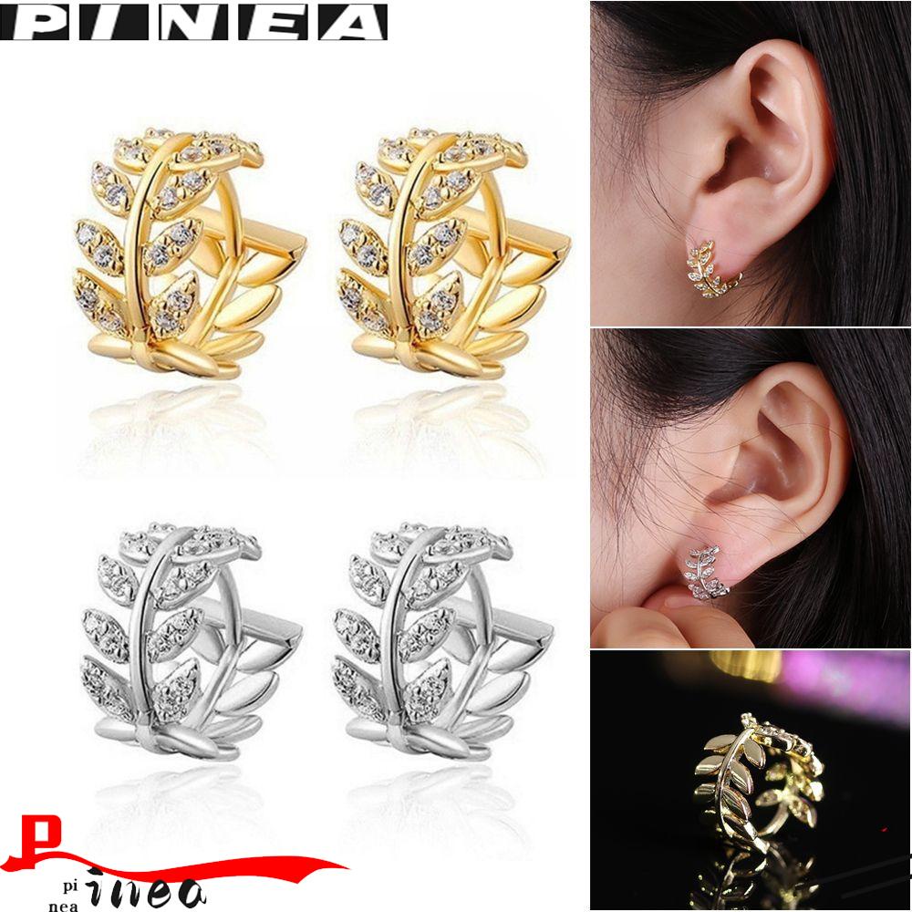 Anting Klip Desain Daun Nanas Aksen Kristal Zirkon Warna-Warni Gaya Punk Retro Untuk Unisex