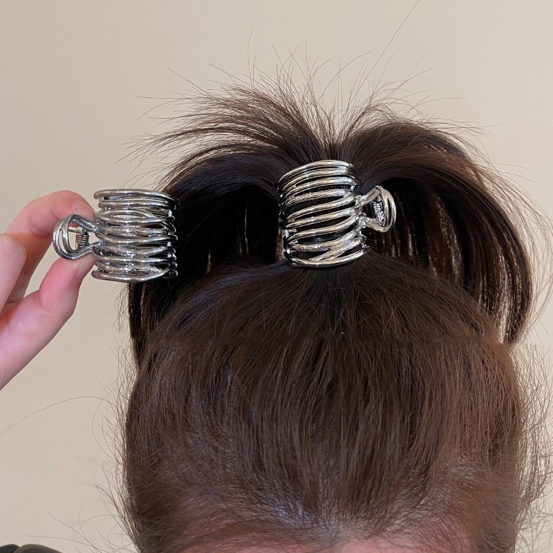 Ponytail Tinggi Logam Meraih Klip Sederhana Artefak Tetap Di Musim Panas