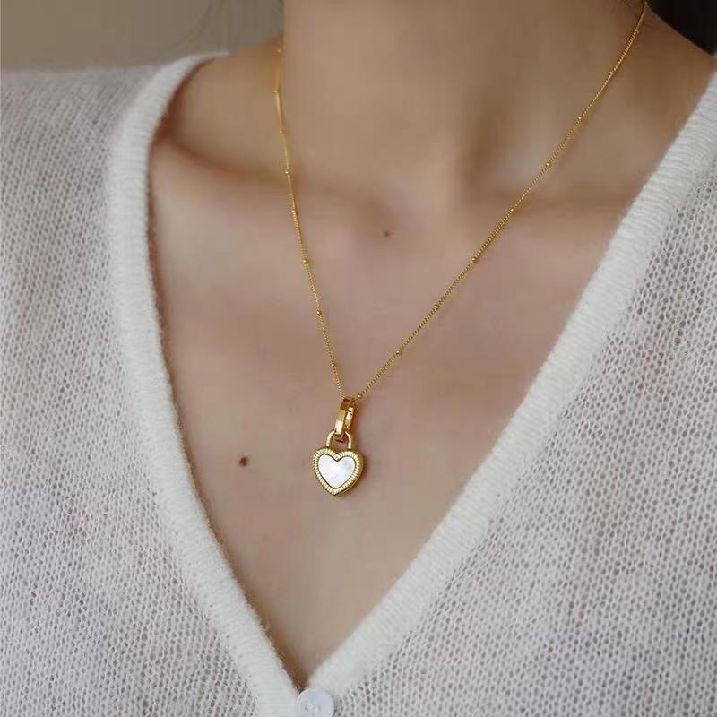 2023kalung Liontin Cinta Gaya Baru Wanita All-Match Simple ins Niche Desain Rantai Klavikula Sweater Chain