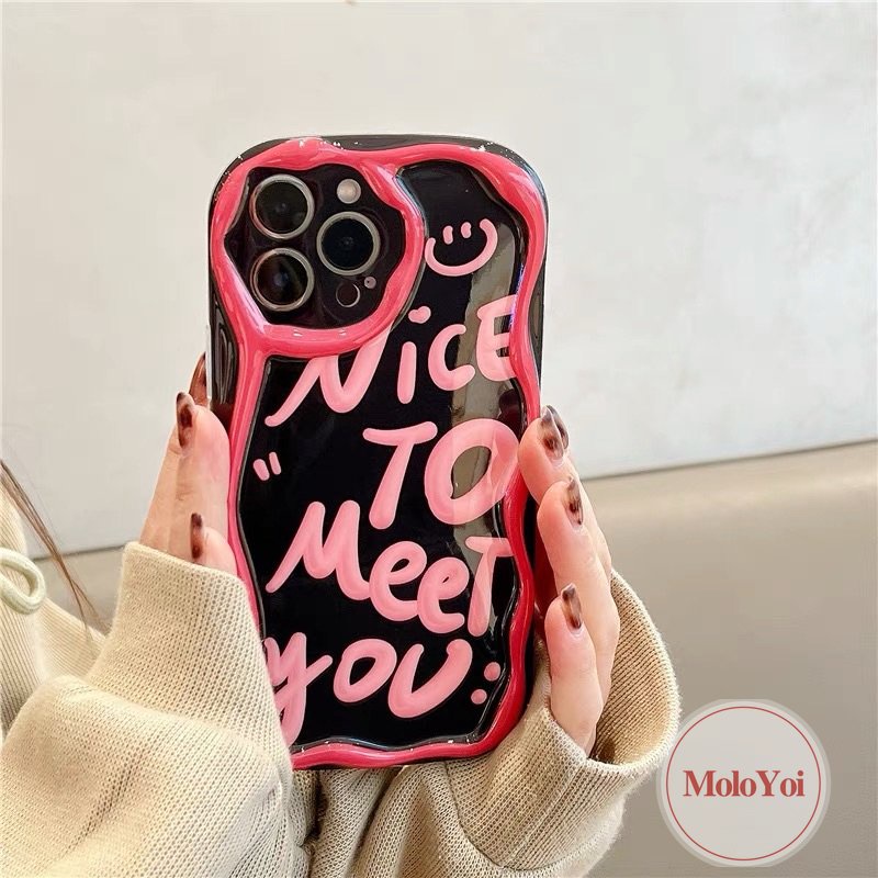 IPHONE Ins Fashion Art Letter Smile Case Kompatibel Untuk Iphone14 11 13 12 Pro Max 7plus XR 6s 6 7 8 Plus X XS Max SE 2020 Lembut 3D Bergelombang Melengkung Tepi Shockproof Airbag Glossy Phone Case